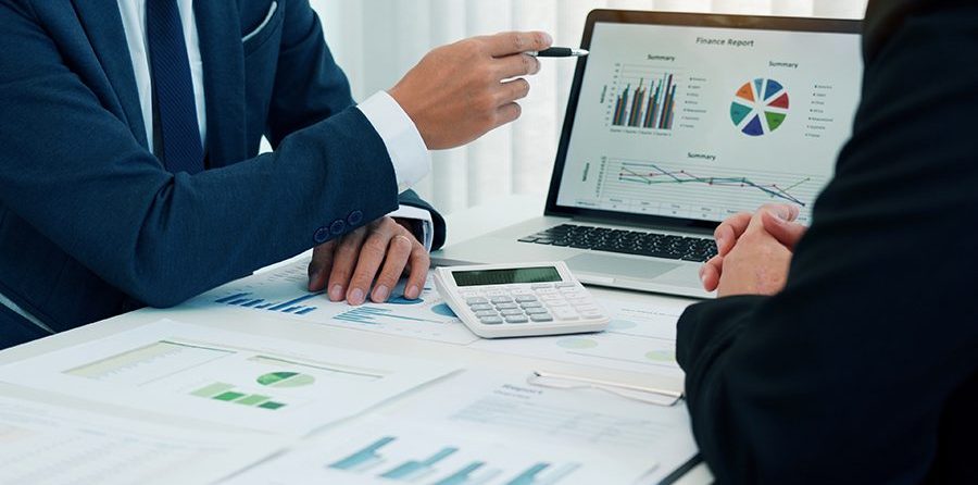 Como usar a análise de dados para prever necessidades do cliente?